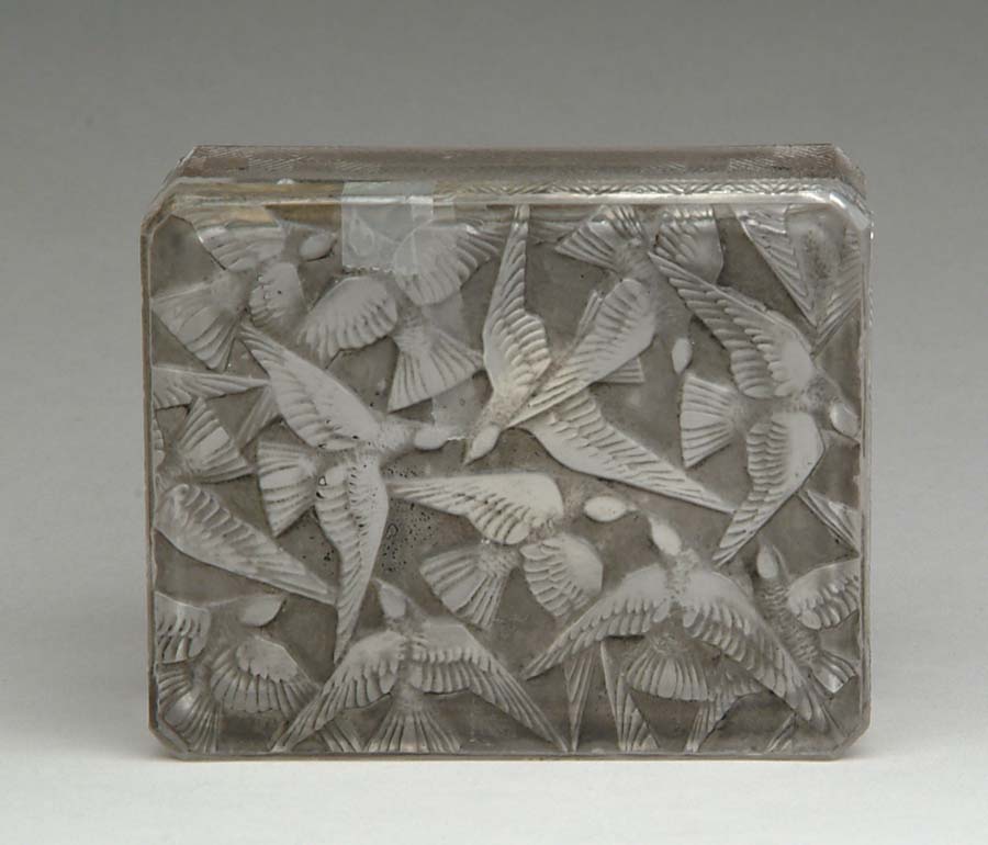 Appraisal: LALIQUE HIRONDELLES BOX Very nice cigarette box has birds in