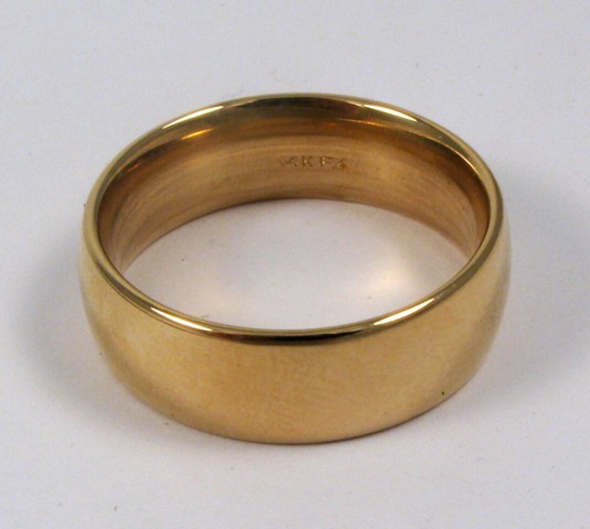 Appraisal: MAN'S FOURTEEN KARAT GOLD WEDDING BAND with appraisal The ring