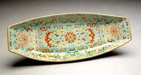 Appraisal: IMPERIAL QIANLONG PORCELAIN DISH th Century Chinese Qianlong mark and