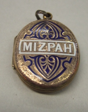 Appraisal: A Victorian oval enameled pendant locket detailed to the front