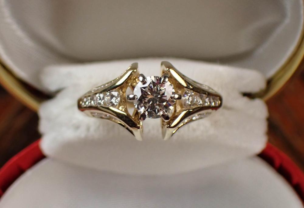 Appraisal: ESTATE DIAMOND AND FOURTEEN KARAT GOLD RING The k yellow