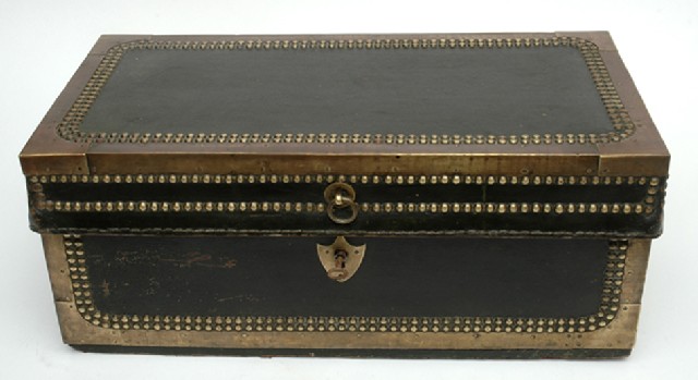 Appraisal: AN EARLY TH CENTURY LEATHER COACHING TRUNK The hinged rectangular