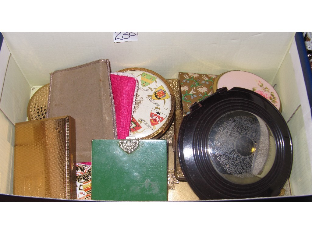 Appraisal: Box of assorted compacts