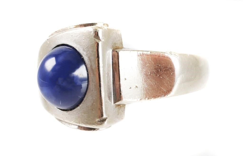 Appraisal: K white gold ring contains one synthetic star sapphire Total