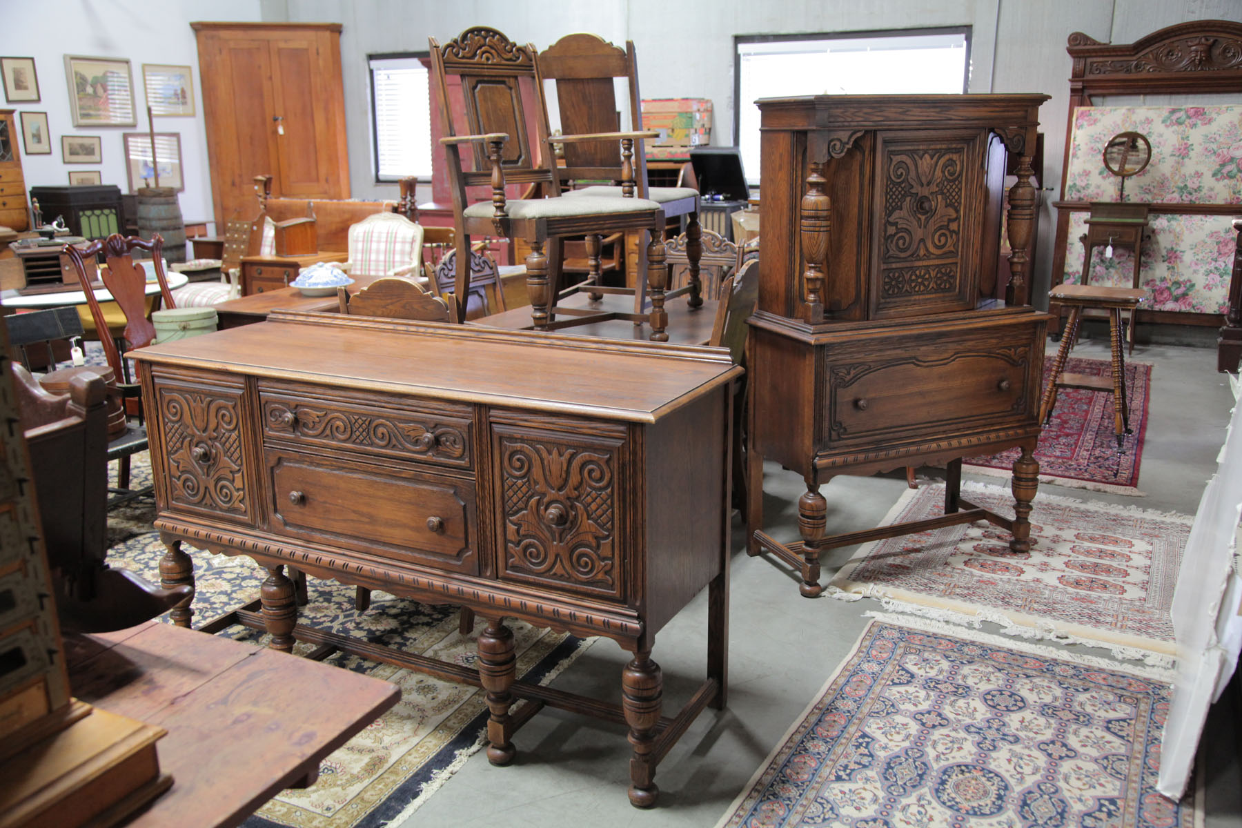 Appraisal: NINE PIECE DINING ROOM SET American mid th century oak