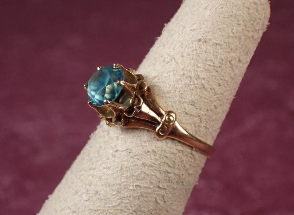 Appraisal: BLUE ZIRCON AND YELLOW GOLD SOLITAIRE RING The k gold