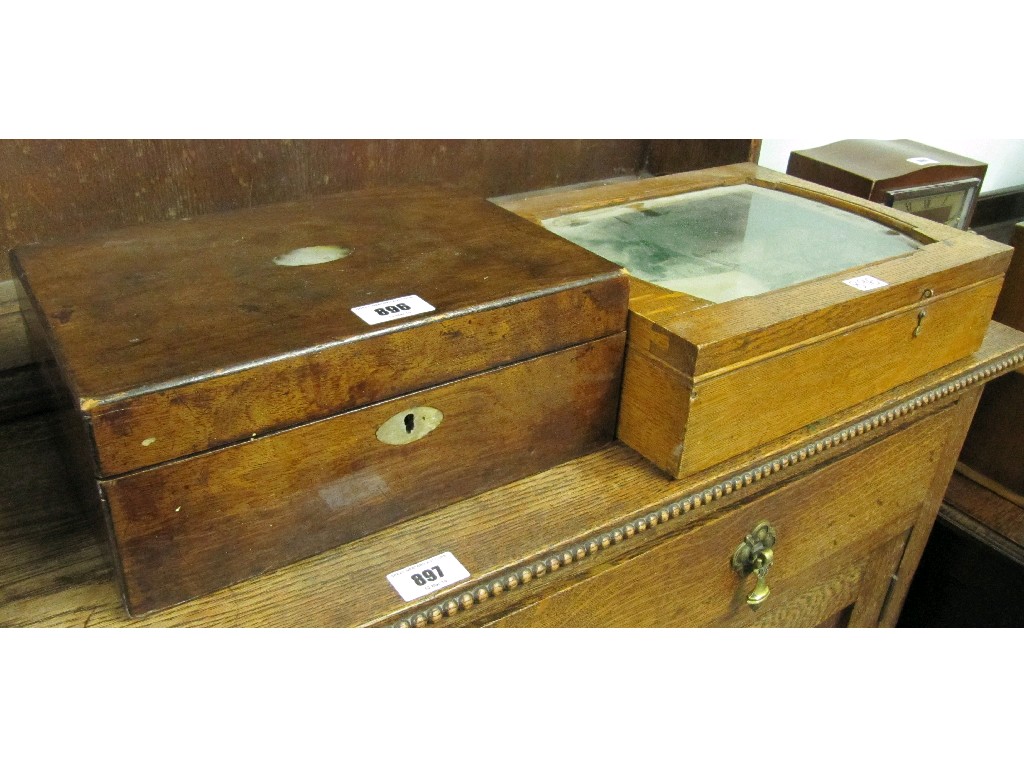 Appraisal: Lot comprising mahogany jewellery box and an oak display case