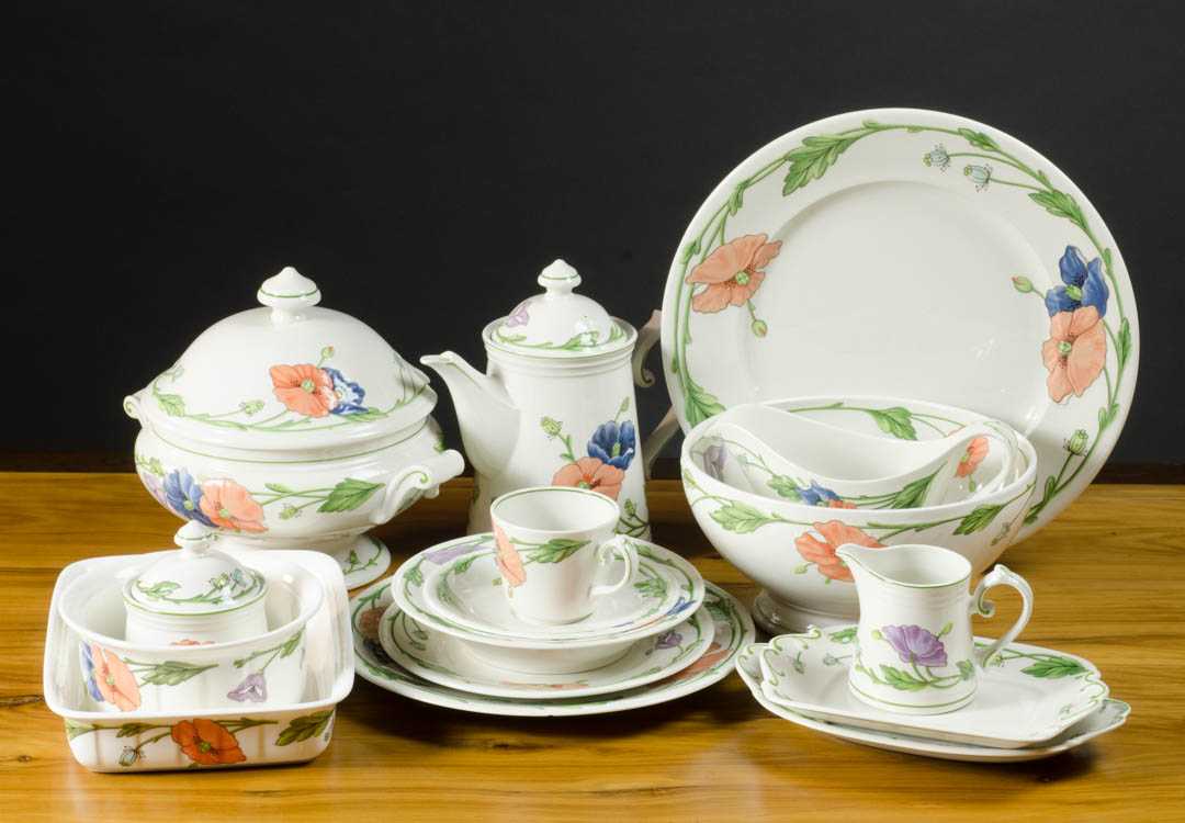 Appraisal: VILLEROY BOCH AMAPOLA CHINA SET ninety-one pieces comprised of dinner