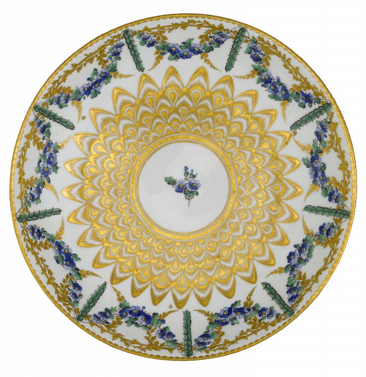 Appraisal: A DERBY SAUCER-DISH painted by William Billingsley with a central