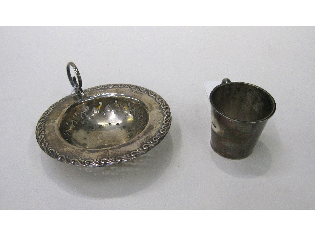 Appraisal: Lot comprising silver tea strainer and silver whisky tot Birmingham