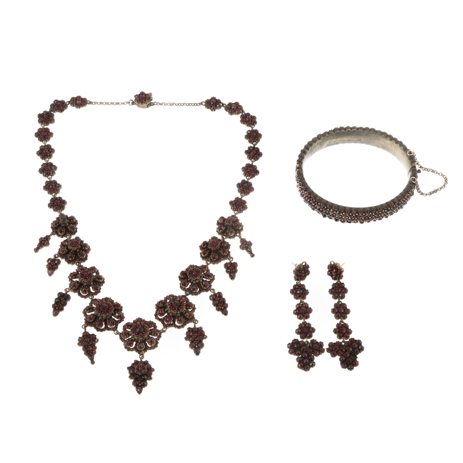 Appraisal: A VICTORIAN REVIVAL BOHEMIAN GARNET SUITE Bohemian garnet necklace drop