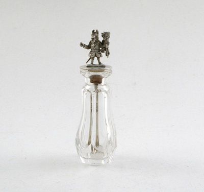 Appraisal: An Edwardian novelty silver mounted glass Trusty Servant cayenne pepper