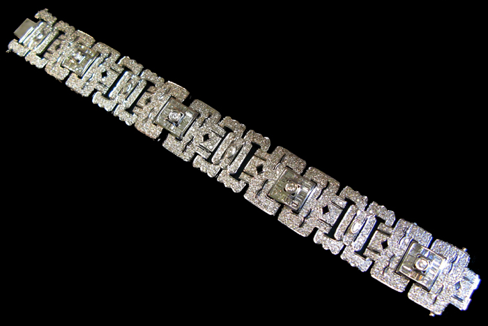 Appraisal: DIAMOND AND EIGHTEEN KARAT WHITE GOLD ART DECO STYLE BRACELET