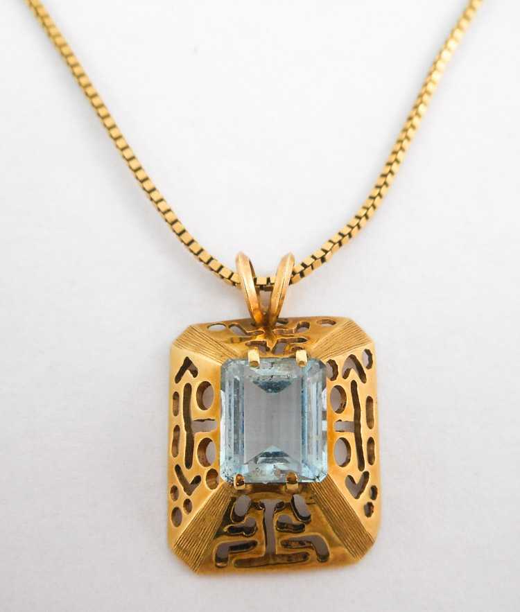 Appraisal: AQUAMARINE AND FOURTEEN KARAT GOLD PENDANT NECKLACE suspended on a