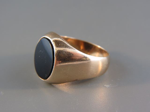 Appraisal: Man's Black Onyx Ring mm x mm k yellow gold