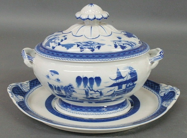 Appraisal: Blue and white Canton style Mottahedeh tureen with cover and