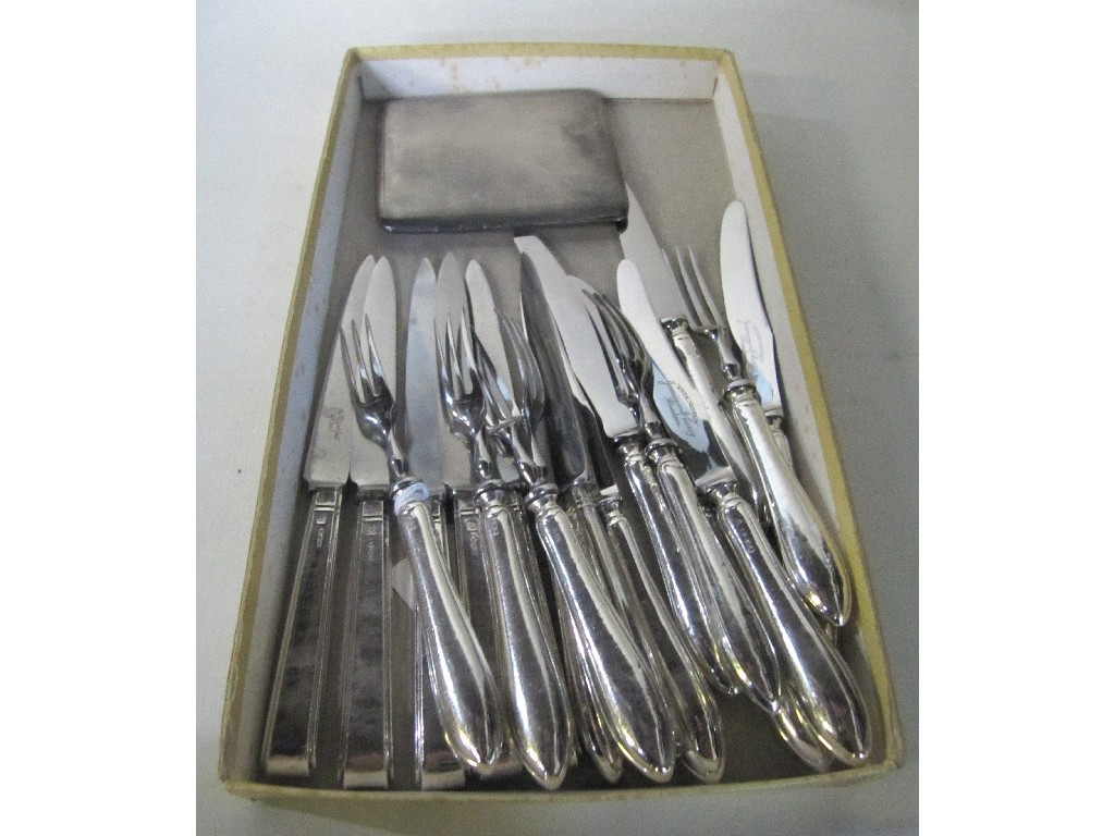 Appraisal: Lot comprising twelve piece silver handled fruit cutlery set six