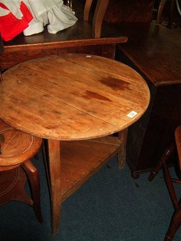 Appraisal: A Georgian pine cricket table diameter