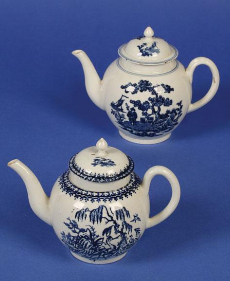 Appraisal: A LIVERPOOL BLUE AND WHITE TEAPOT AND COVER circa of