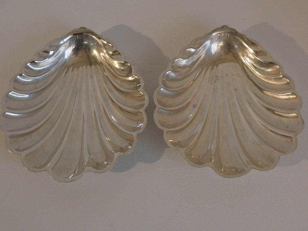 Appraisal: PAIR GORHAM STERLING SHELL DISHES Pair of Gorham sterling silver