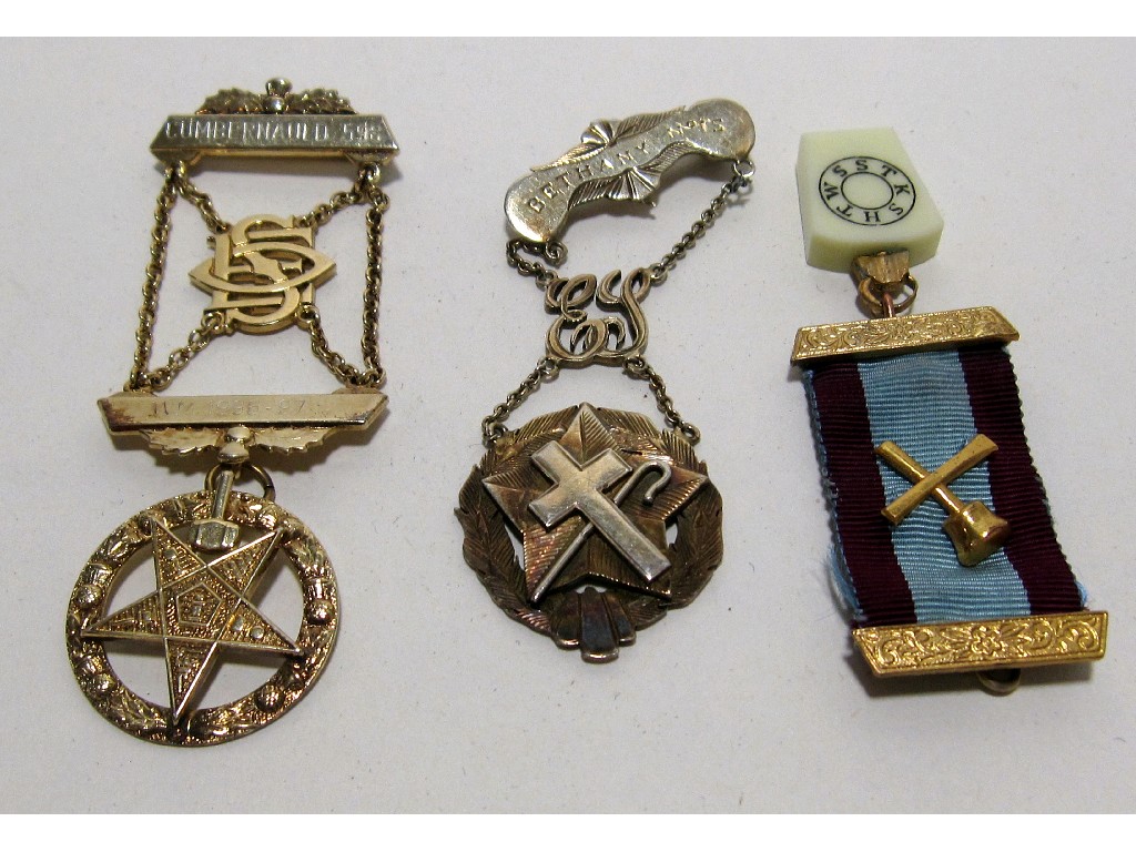 Appraisal: Three Masonic jewels - keystone white shrine of Jerusalem and