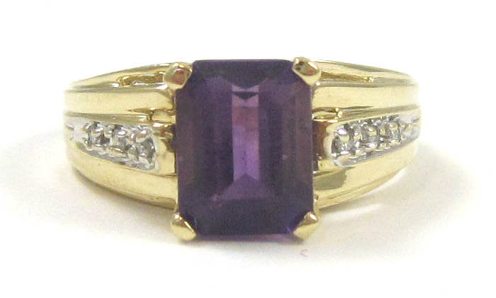 Appraisal: AMETHYST DIAMOND AND TEN KARAT GOLD RING with three round-cut