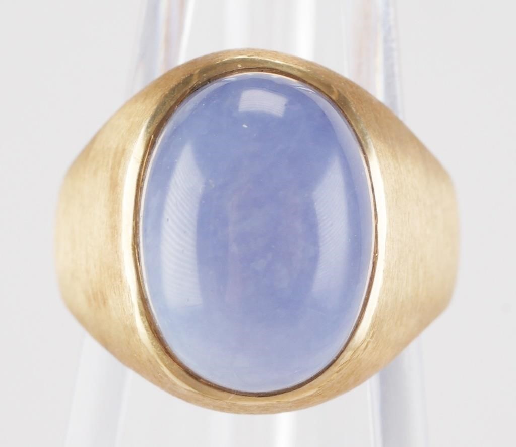 Appraisal: Large blue chalcedony cabochon ring set into a yellow gold