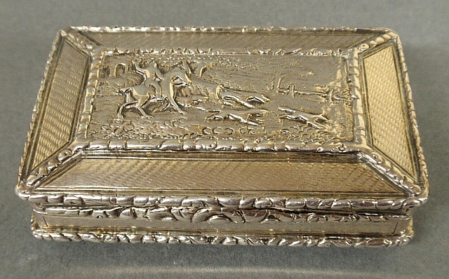 Appraisal: - English silver snuff box th c the lid with