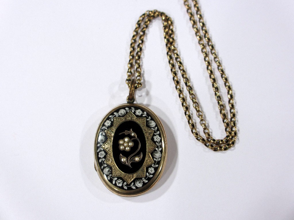 Appraisal: An attractive Victorian gold back and front locket decorated in