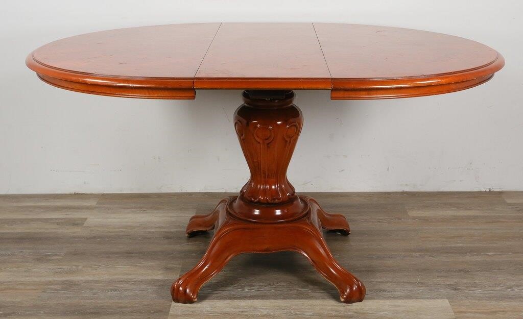 Appraisal: CHIPPENDALE STYLE DINING TABLEChippendale Style dining table Mid th Century