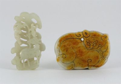 Appraisal: A Chinese jade pendant carved in high relief with deer