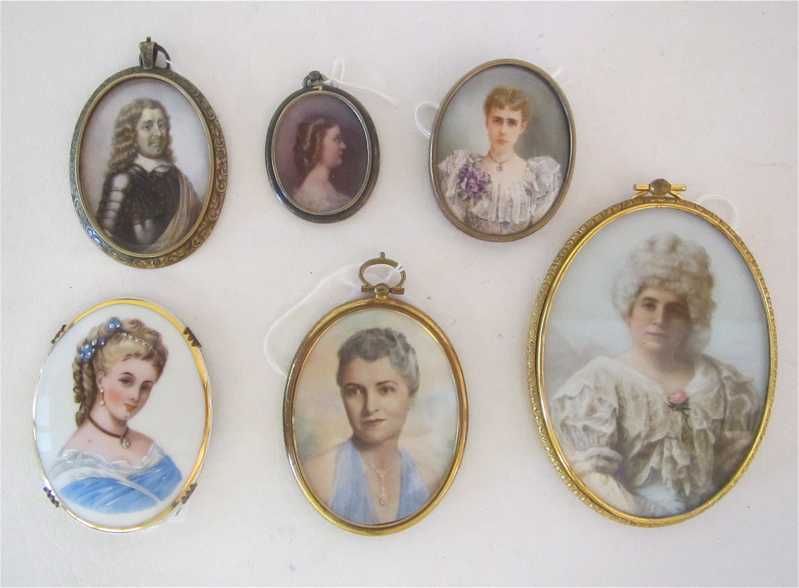 Appraisal: A COLLECTORS GROUP OF OVAL MINIATURE PORTRAITS The gentleman and