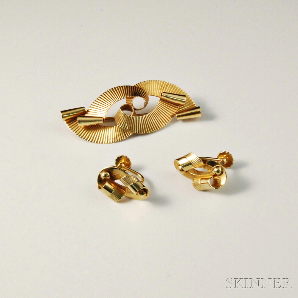 Appraisal: kt Gold Retro Brooch and Earclips in the form of