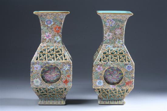 Appraisal: FINE PAIR CHINESE FAMILLE ROSE PORCELAIN VASES Qianlong iron red