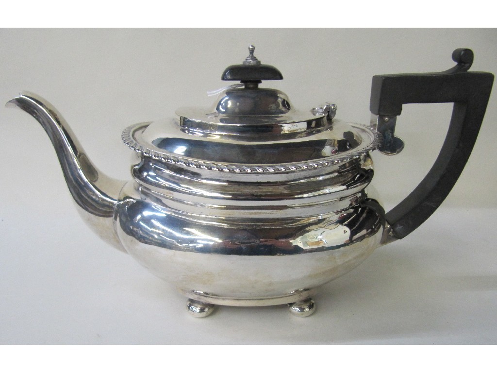 Appraisal: Silver teapot oz Chester