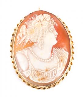 Appraisal: K hand carved shell cameo brooch set in twisted rope