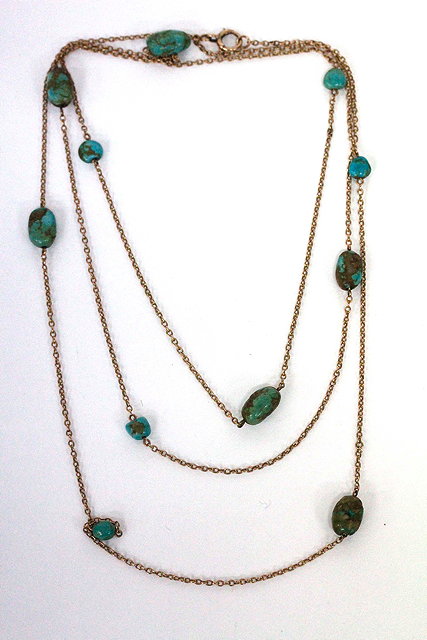 Appraisal: AN ANTIQUE CARAT GOLD AND TURQUOISE NECKLACE WITH ELONGATED TRACE