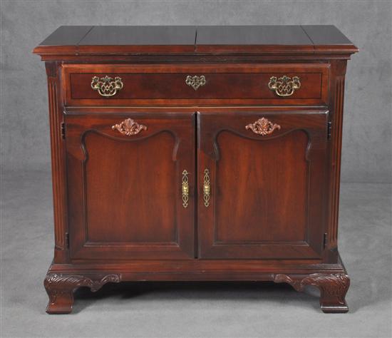 Appraisal: Mahogany Dining Server th Century Stoneleigh Collection by Stanley Furniture