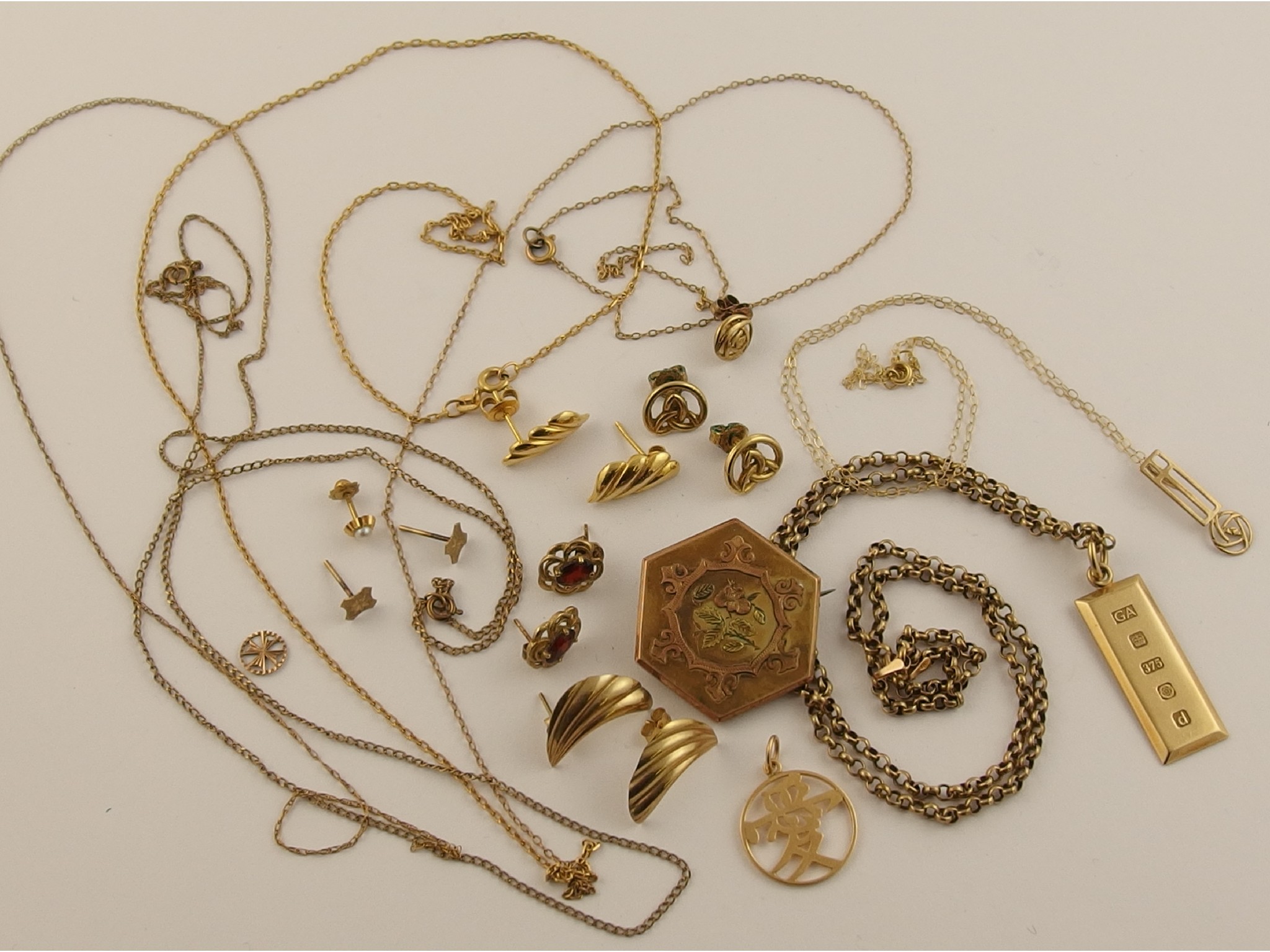 Appraisal: A ct Victorian hexagonal flower brooch and a collection of