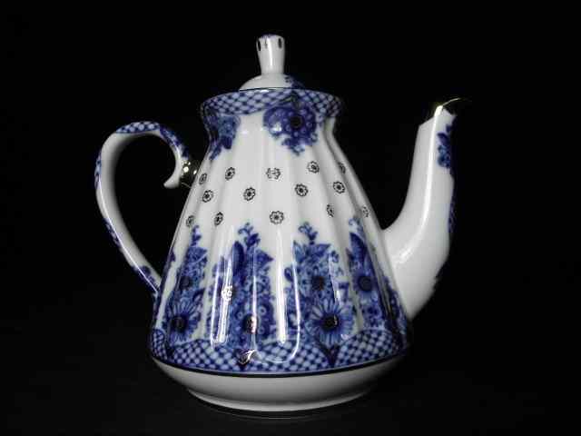 Appraisal: St Petersburg Russian teapot Porcelain with flow blue and gilt