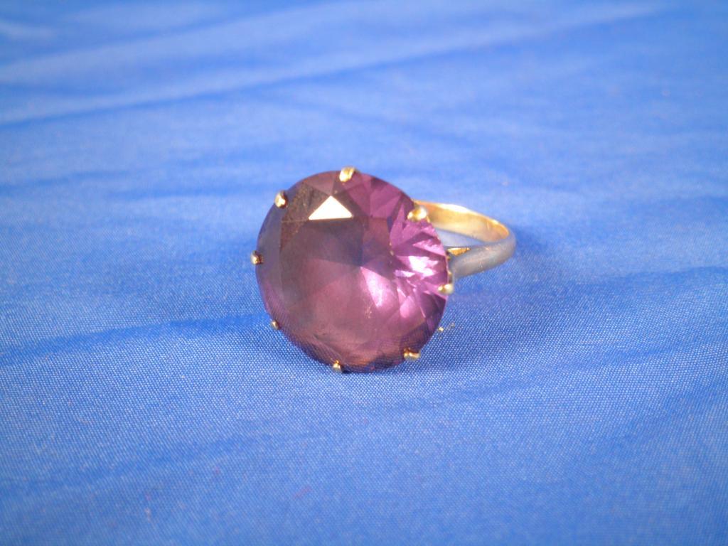 Appraisal: An amethyst dress ring set in carat gold