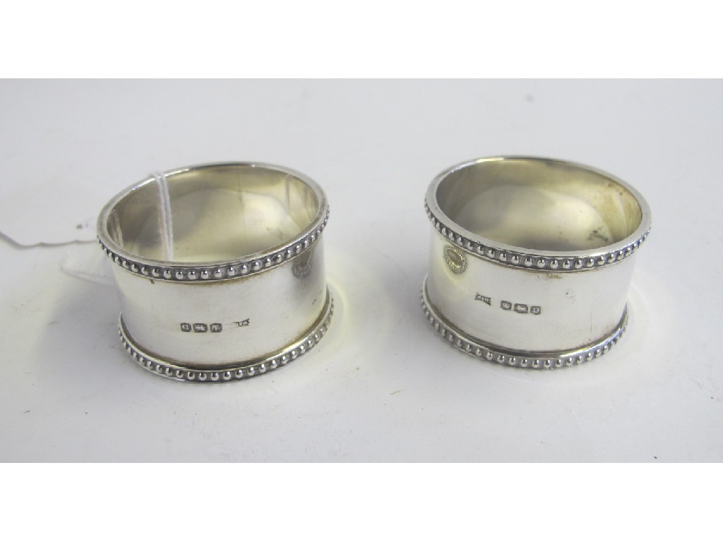 Appraisal: Cased pair of silver napkin rings Sheffield