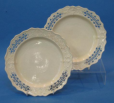 Appraisal: A PAIR OF TH CENTURY LEEDS POTTERY CREAMWARE PLATES with