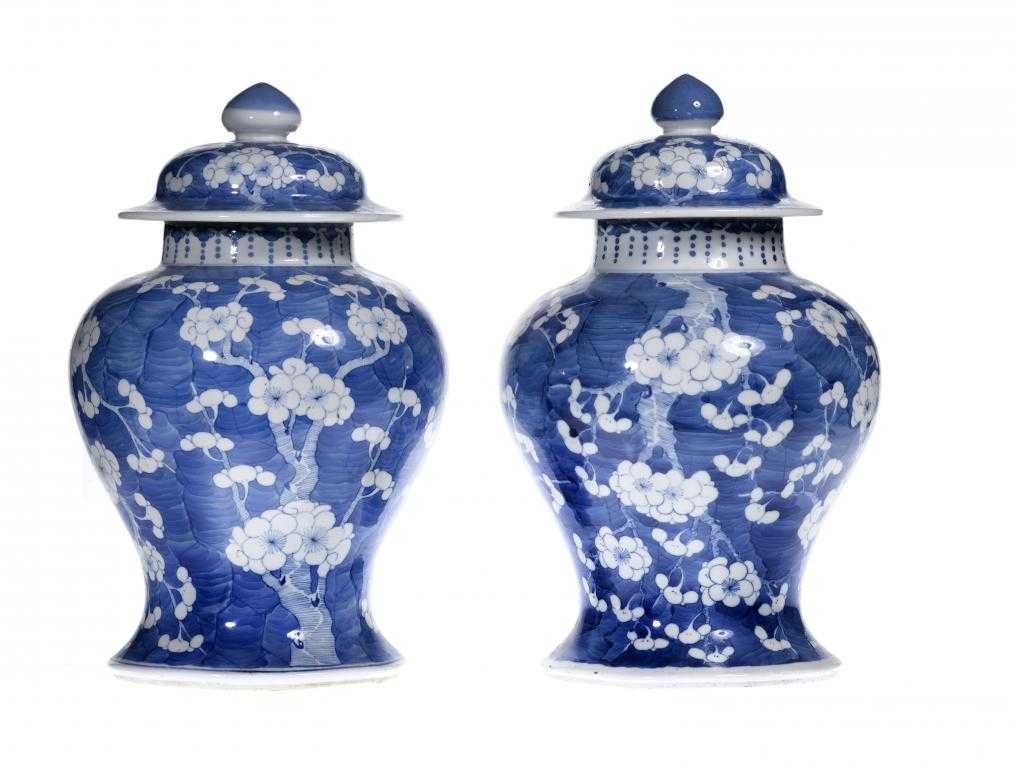 Appraisal: A PAIR OF CHINESE PORCELAIN BLUE AND WHITE VASES AND