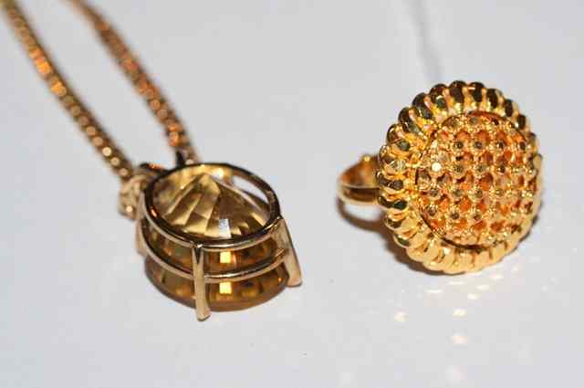 Appraisal: A CITRINE PENDANT WITH CT GOLD CHAIN oval facet cut