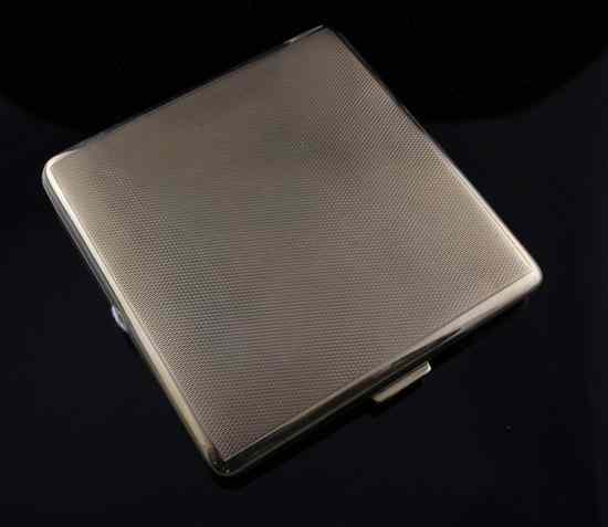 Appraisal: A 's engine turned ct gold cigarette case in gross