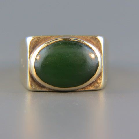 Appraisal: Jade Ring oval cabochon in heavy k yellow gold grams