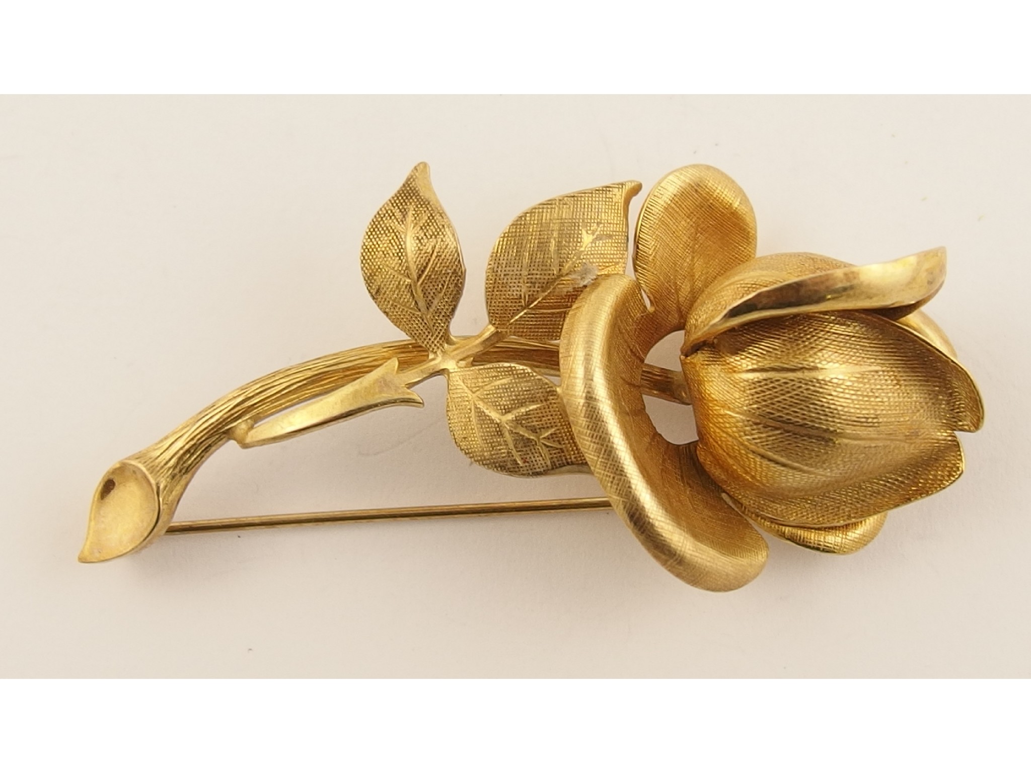 Appraisal: A ct gold rose brooch