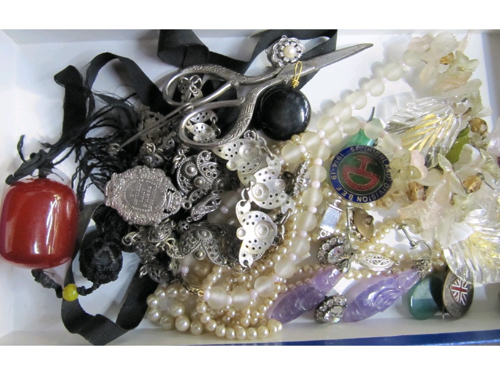 Appraisal: Box of costume jewellery