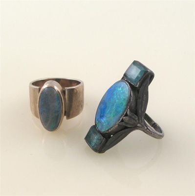 Appraisal: An Art Nouveau ring mounted with an oval opal doublet